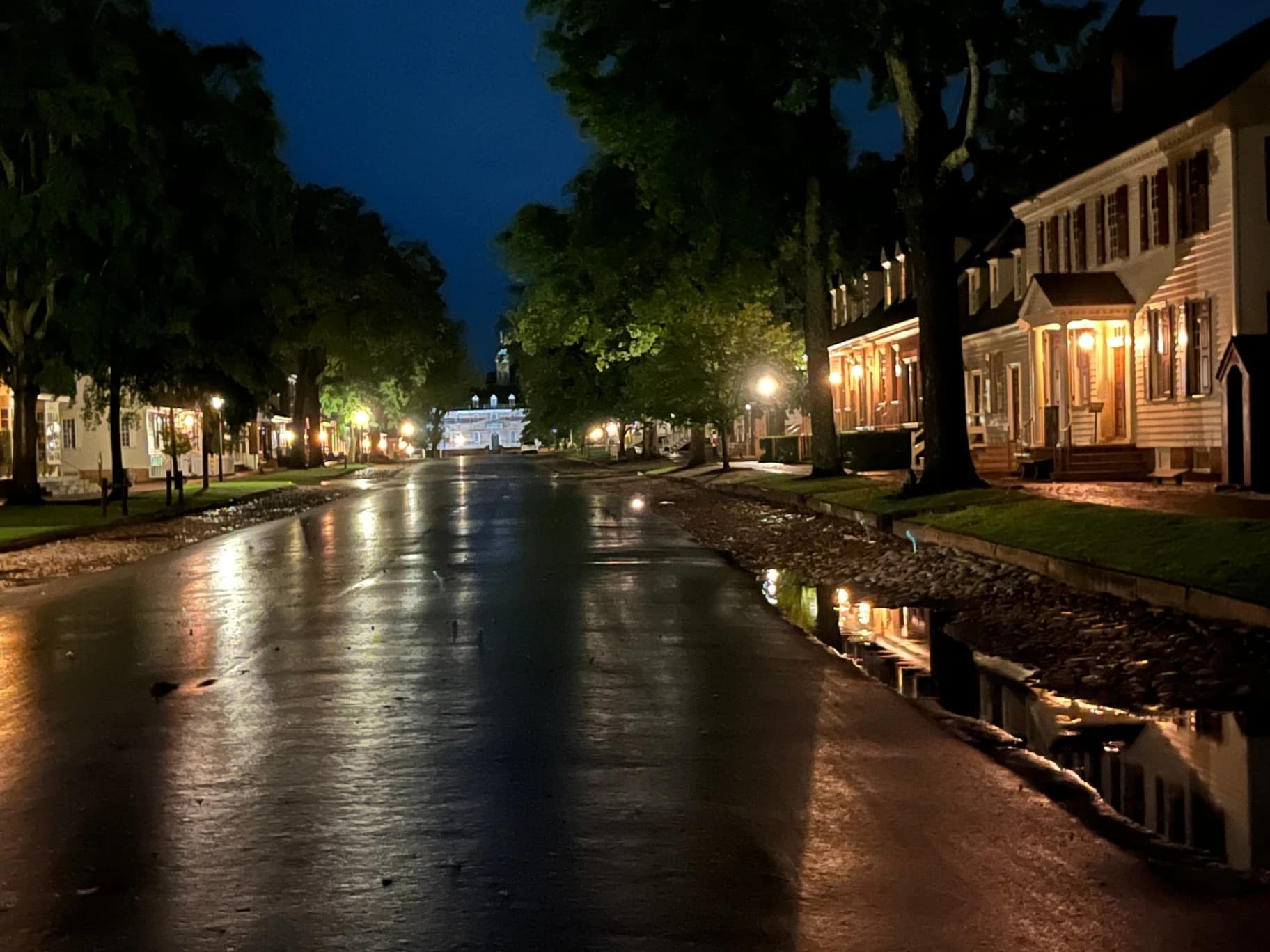 EXCLUSIVE PRIVATE HAUNTED GHOST TOURS OF WILLIAMSBURG